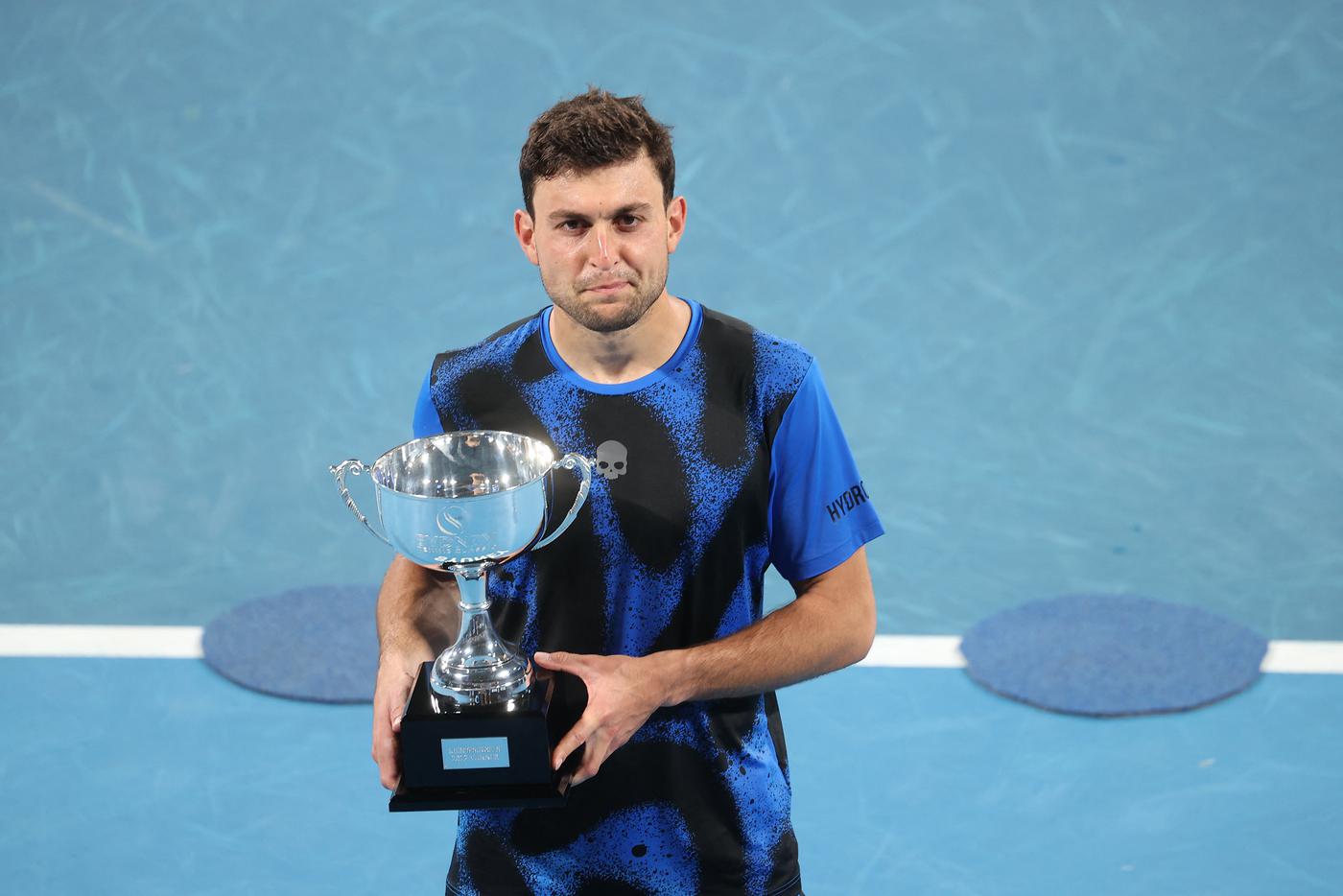 Аслан Карацев эффектно взял титул перед стартом Australian Open