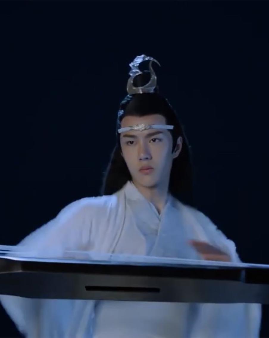 На гуцине в подъезде три аккорда не сыграешь