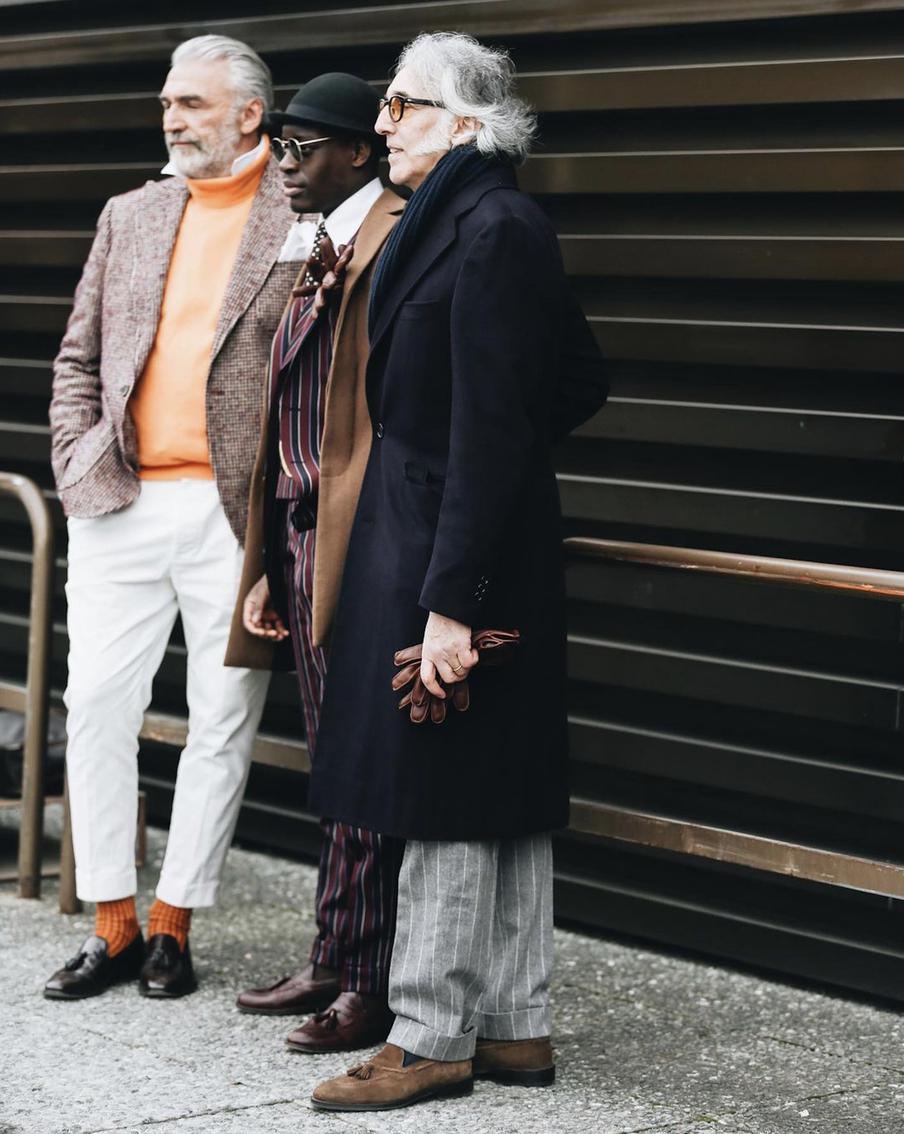 Приятно наблюдать, как модничают люди всех возрастов.