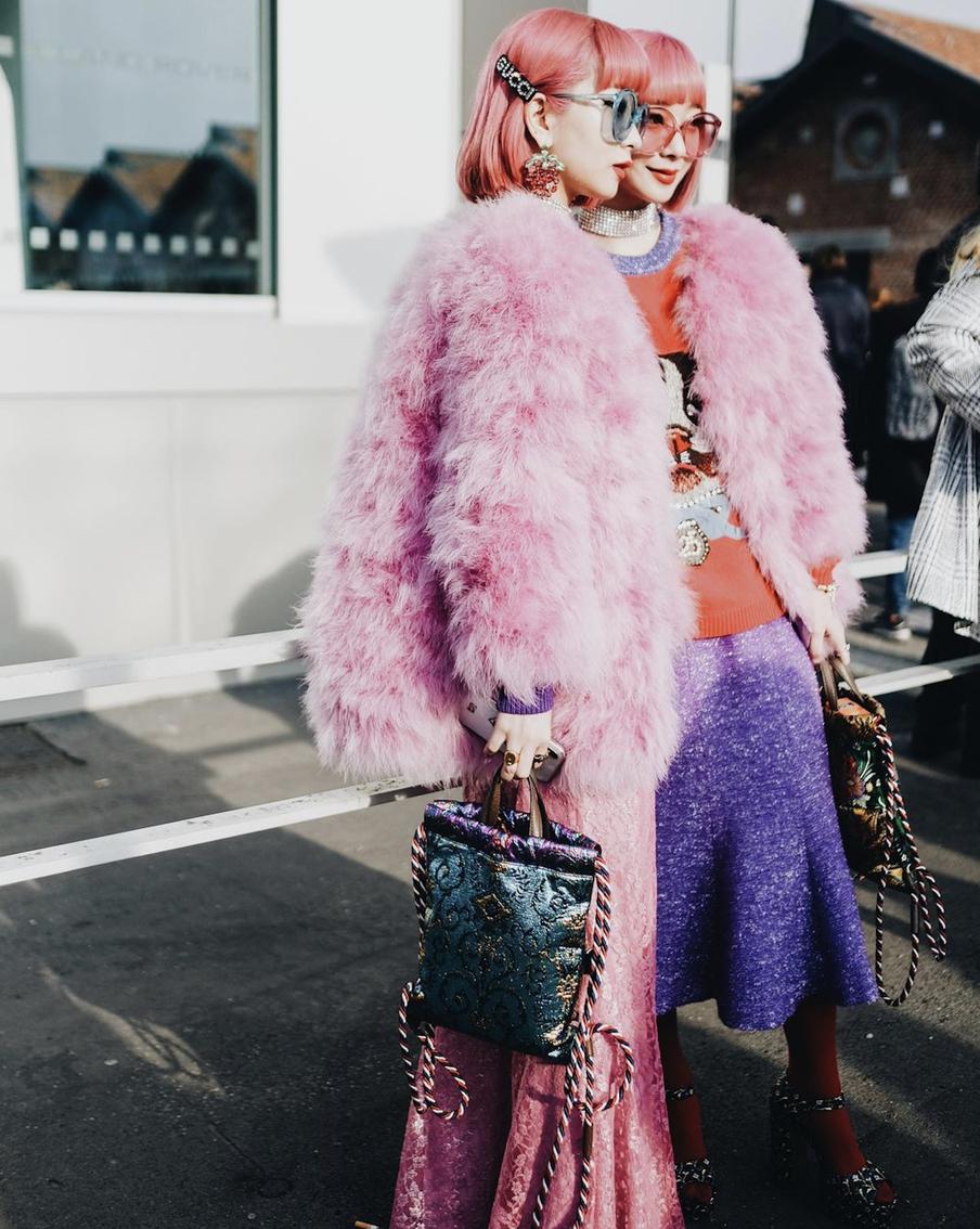 По яркости нарядов азиатские гости показов дадут фору любому европейцу.