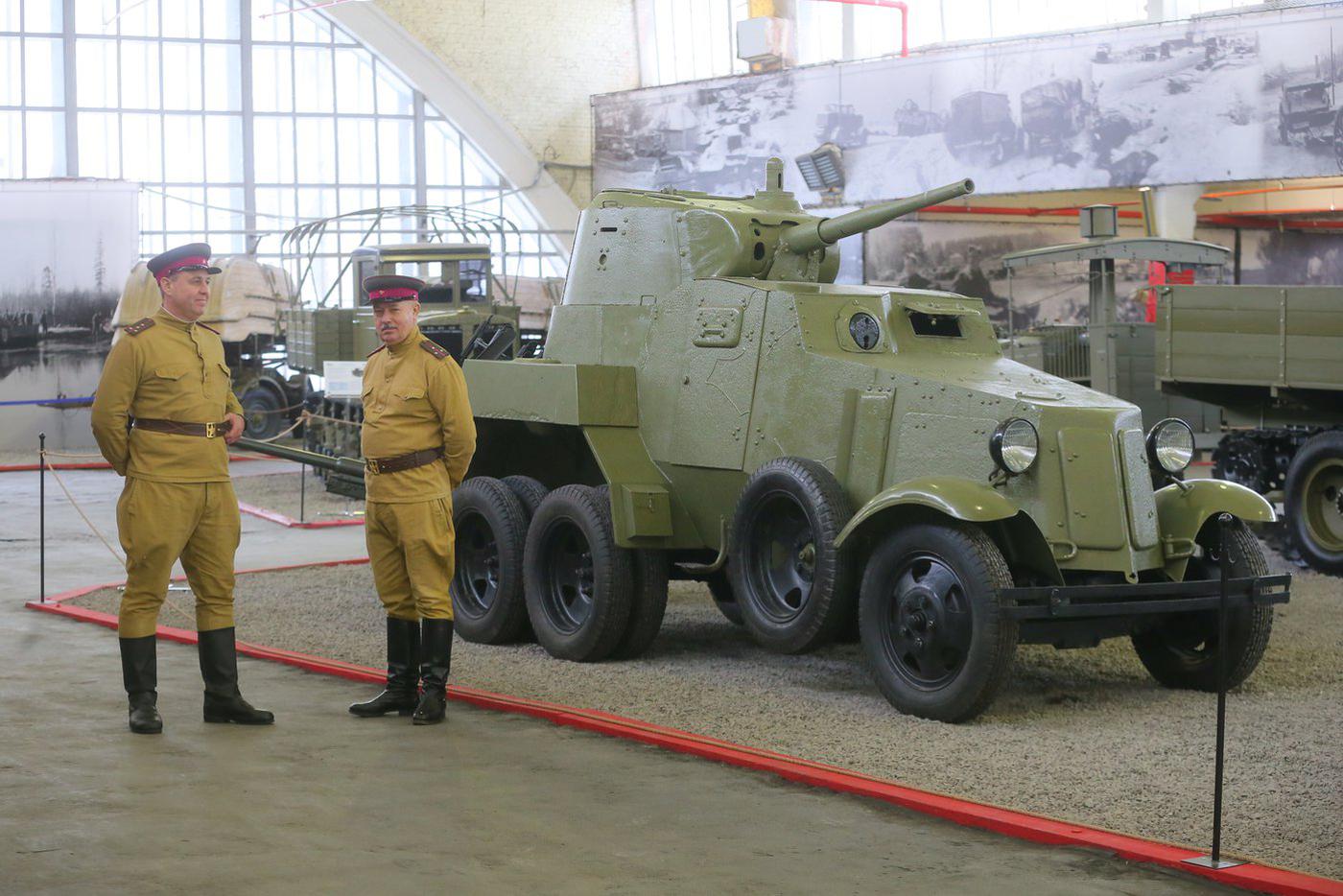 Пушечный бронеавтомобиль БА-10М.