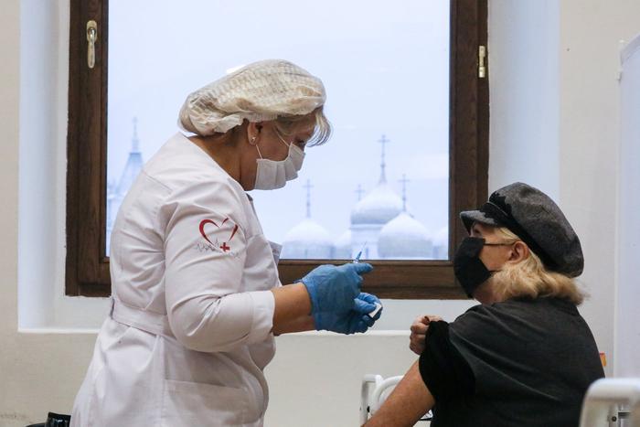 Врач Андрей Крюков поделился рекомендациями относительно лечения симптомов "омикрона"