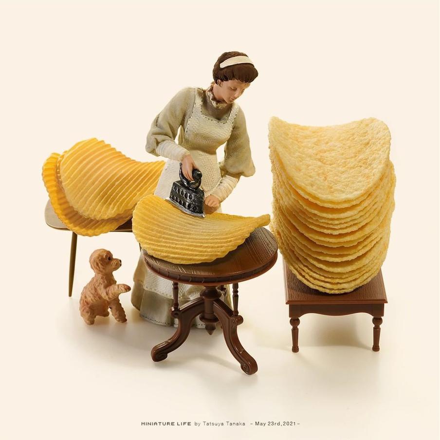 Японец делает акцент на привычных бытовых сценах, которые знакомы всем.