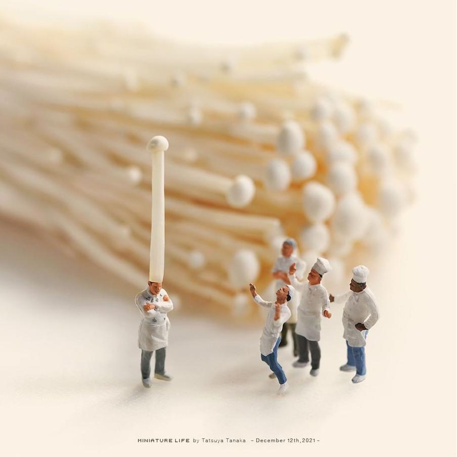 Работы миниатюриста не лишены комичности.