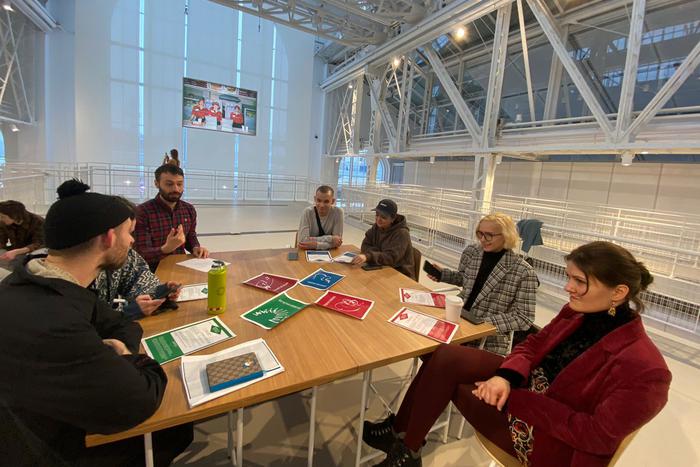 "ГЭС-2" возрождает традицию игр 90-х: И мы тоже решили вспомнить детство!