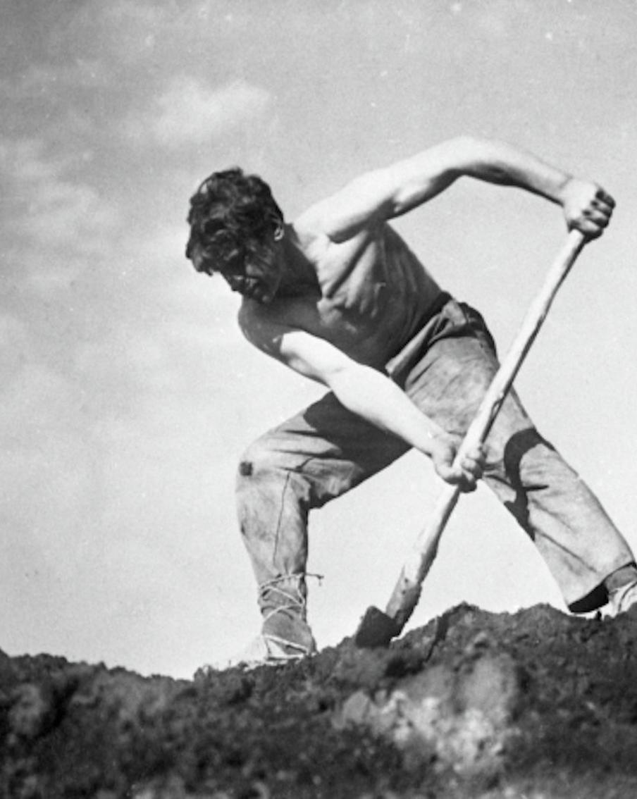 90 лет назад строитель Виктор Калмыков стал героем СССР, но затем его арестовали и расстреляли