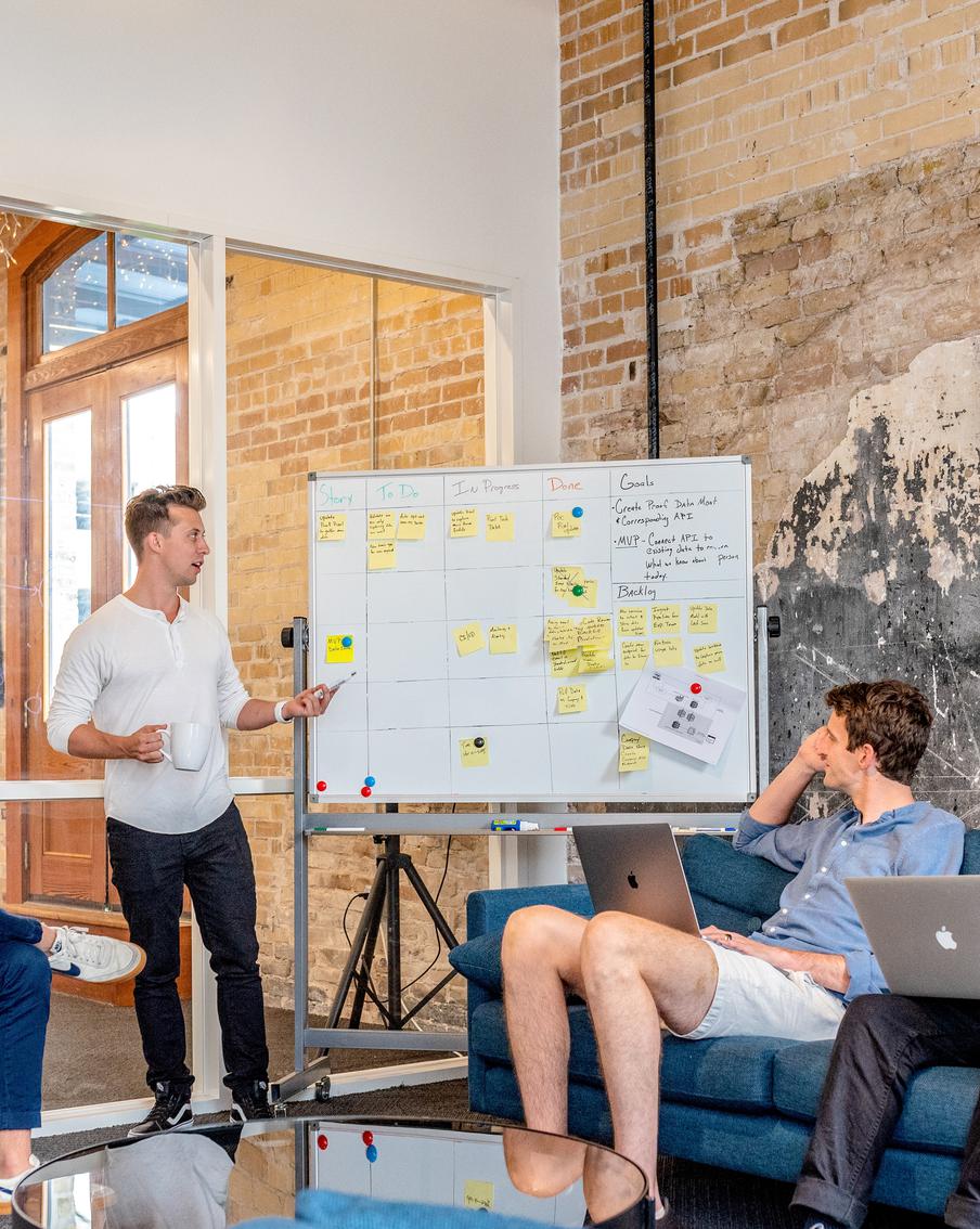 Когда начальник и коллеги в офисе вдруг подставят плечо, то запросто можно и морковку съесть, и до Луны добраться