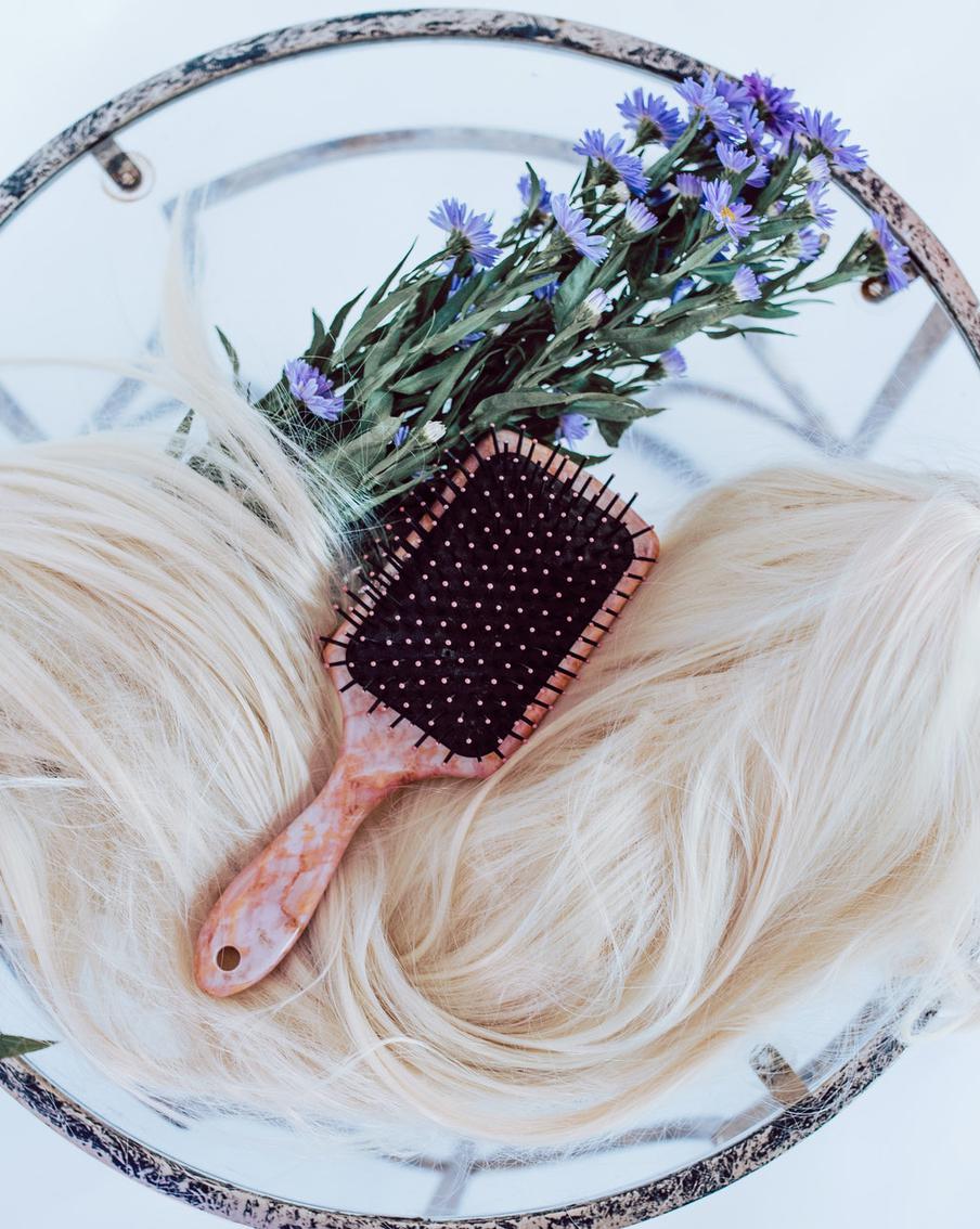 Как бороться с выпадением волос? Рассказывает врач-трихолог