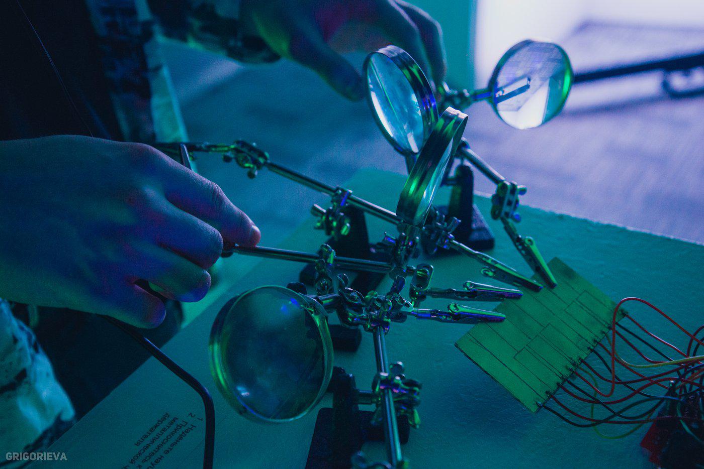 Студенты серьёзно подготовились к демонстрации "Технологического искусства".