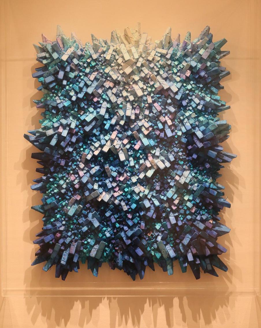 Именно эту картину несколько лет назад купила себе куратор выставки Полина Аскери.