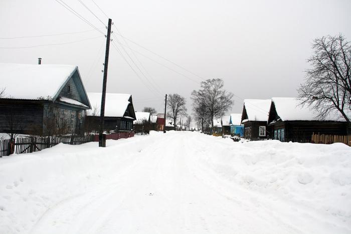 Сложна ли жизнь в деревне зимой: расчищаем дороги, добываем дрова, едим заготовки