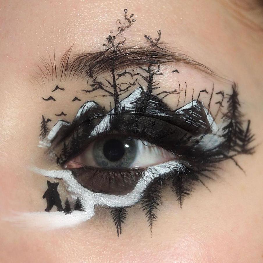 Визажистка перенесла на лицо работу итальянской татуировщицы Майлы.