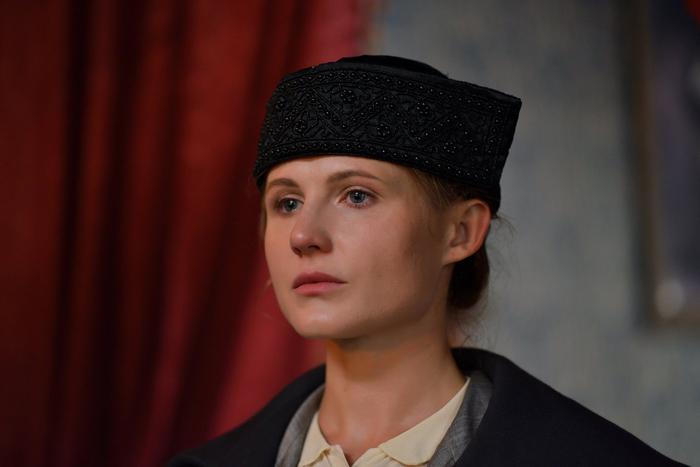 "Хочу научиться делать сальто в воду". Актриса Лина Миримская рассказала о планах, любимых книгах и играх