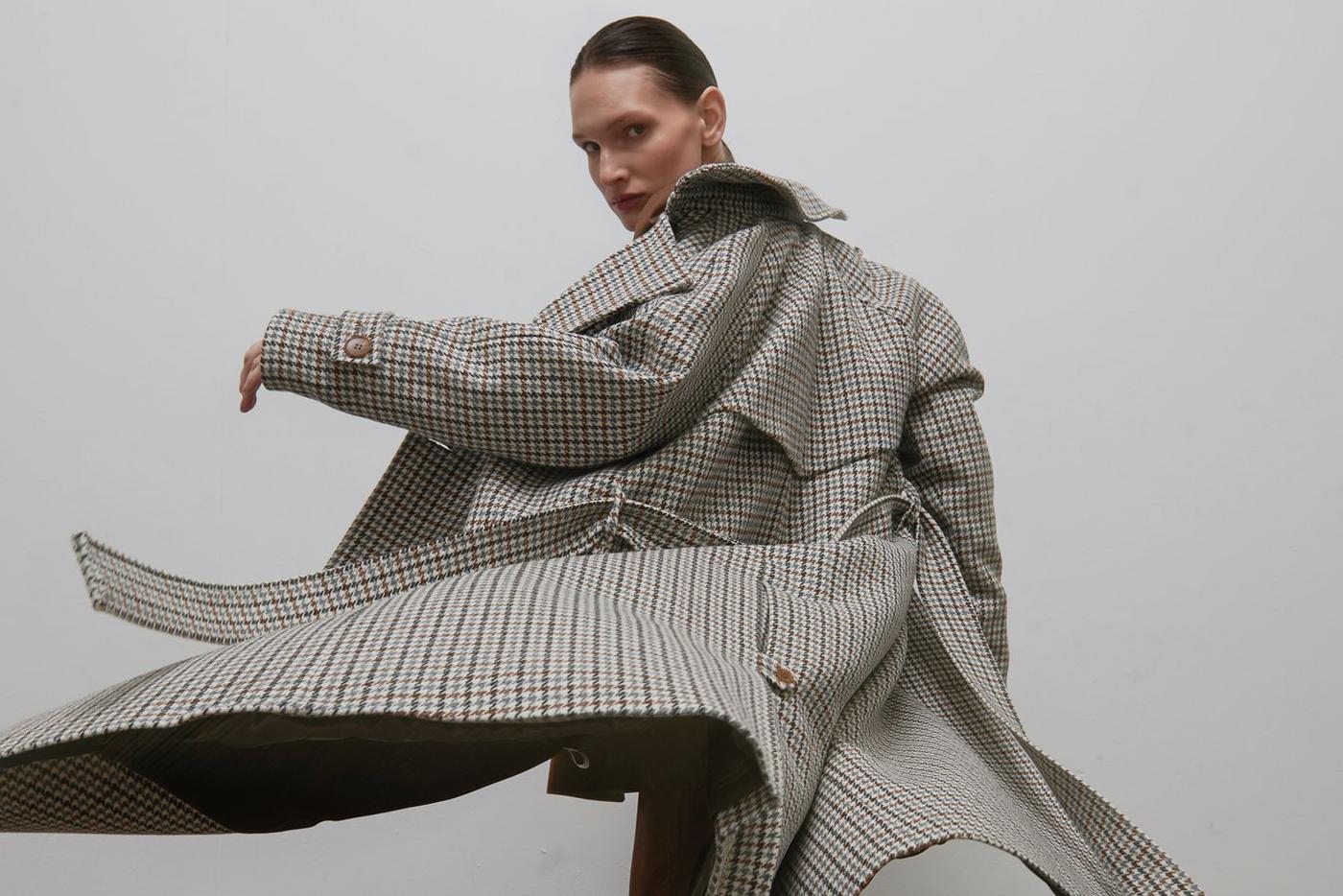 Модель из коллекции Pre-Spring 2022 от 5 o'COAT.