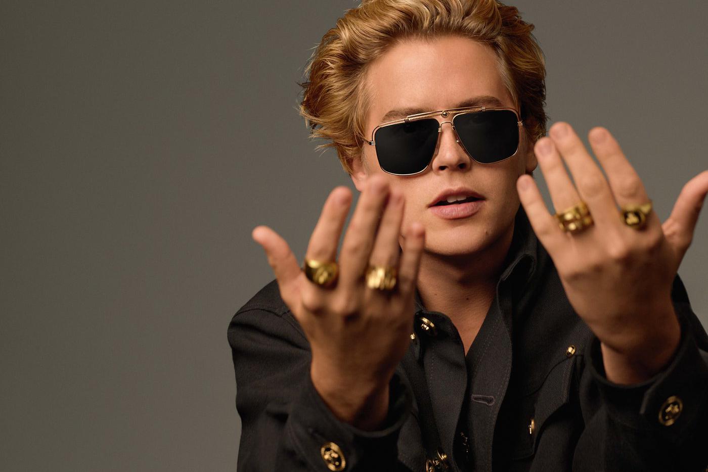 Коул Спраус в кампании Versace.
