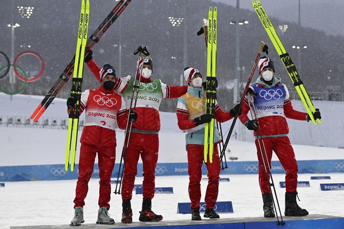Российские лыжники выиграли эстафету на Олимпийских играх впервые за 42 года