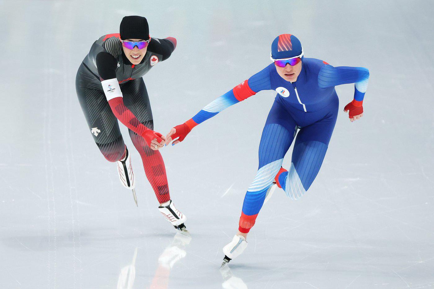 What sports do you enjoy. Speed Skating конькобежный спорт. Зимние игры конькобежный спорт. Коньки конькобежные 2022.