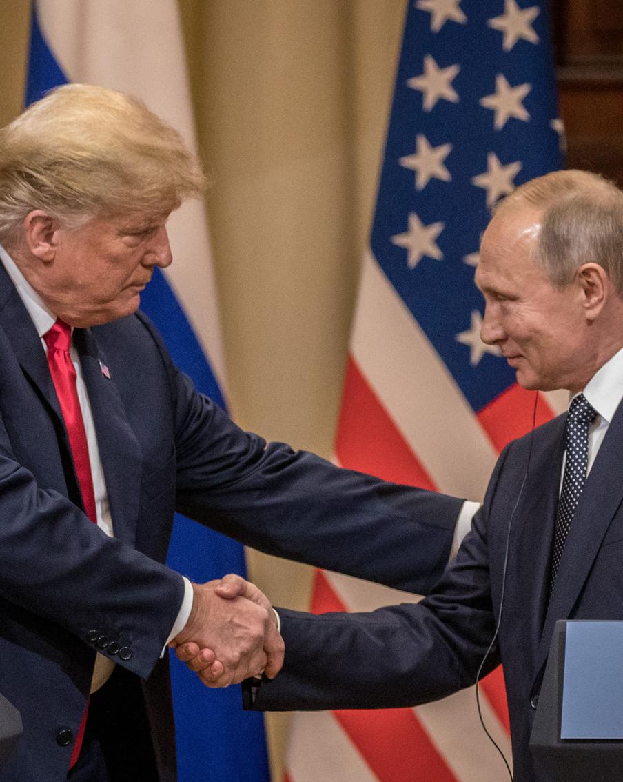 В какие теории заговора верят люди со всего мира