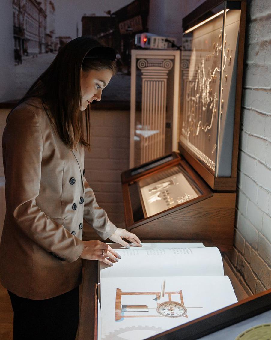 Переместиться из Москвы в Древнюю Грецию можно, рассматривая монеты. Корреспондент Metro узнал, почему на них изобразили тунца, краба и грифона