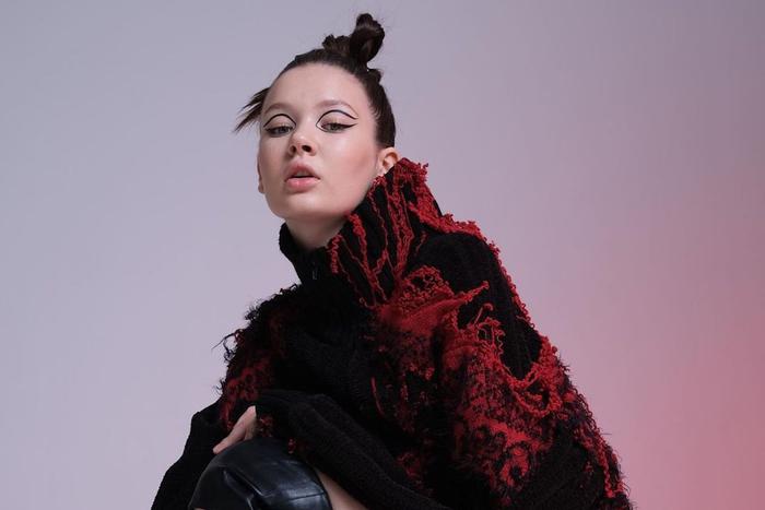 Российский дизайнер покупает одежду в секонд-хендах и создаёт из неё уникальные и стильные вещи