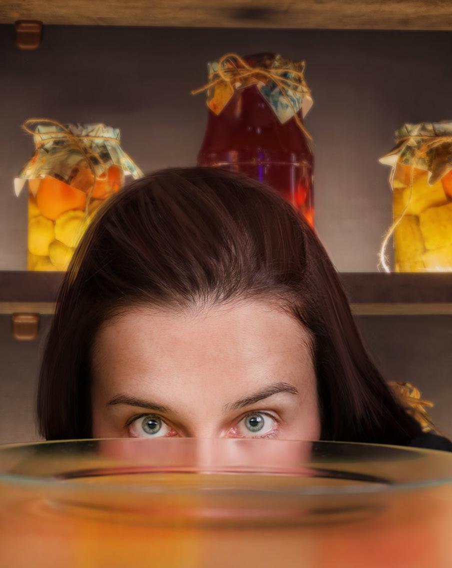 Все мы знаем, что есть по вечерам вредно. Чтобы остановиться, можно попробовать разные психологические приёмы