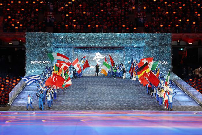 В Пекине устроили скромное шоу вместо феерии на церемонии закрытия Игр