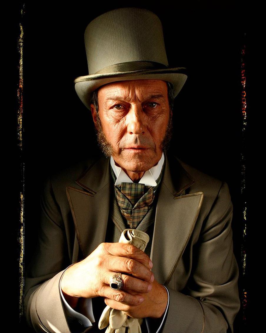 На выставке много работ, на которых запечатлены мгновения киношной жизни мастера.