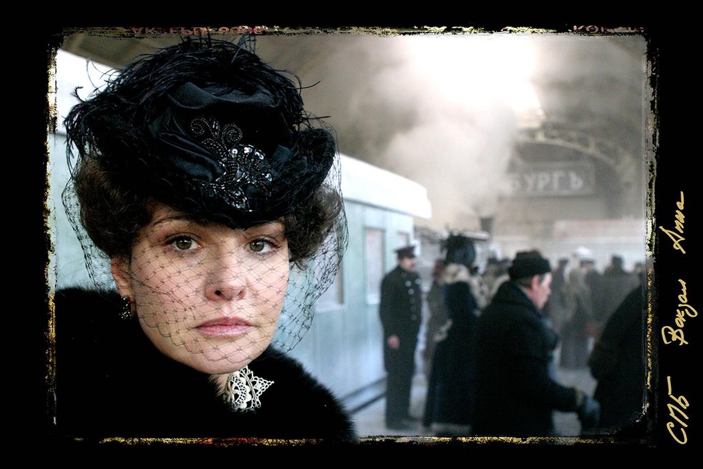 На выставке много работ, на которых запечатлены мгновения киношной жизни мастера.