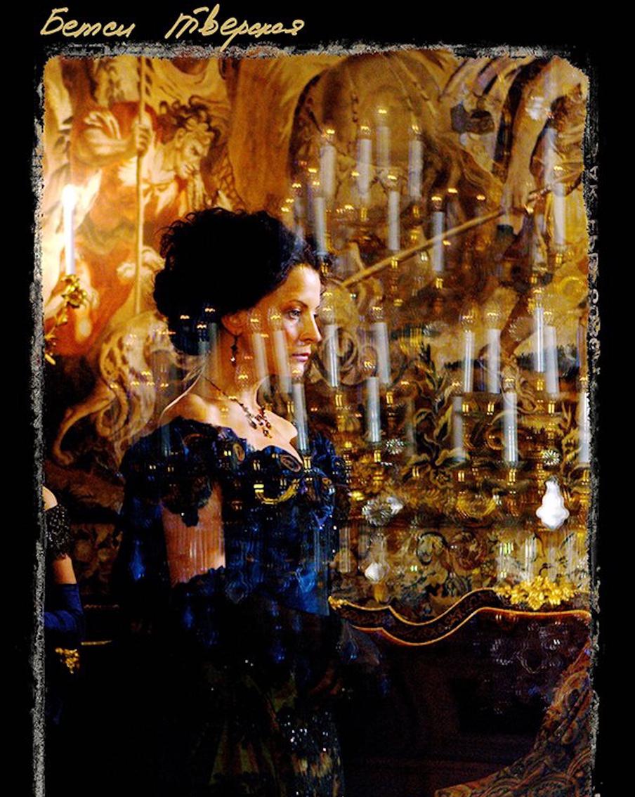 На выставке много работ, на которых запечатлены мгновения киношной жизни мастера.