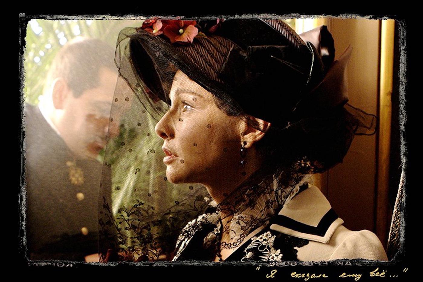 На выставке много работ, на которых запечатлены мгновения киношной жизни мастера.