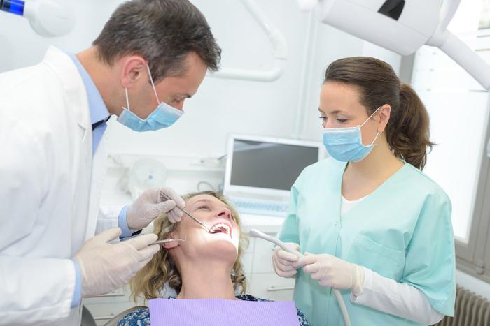 Здоровые зубы позволят  сохранить здоровье  хозяина и сделают его привлекательным