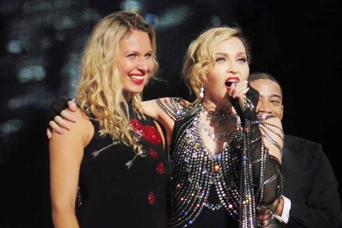 Любовь к Мадонне может обойтись очень дорого. Россиянка потеряла на ней почти 3 млн рублей