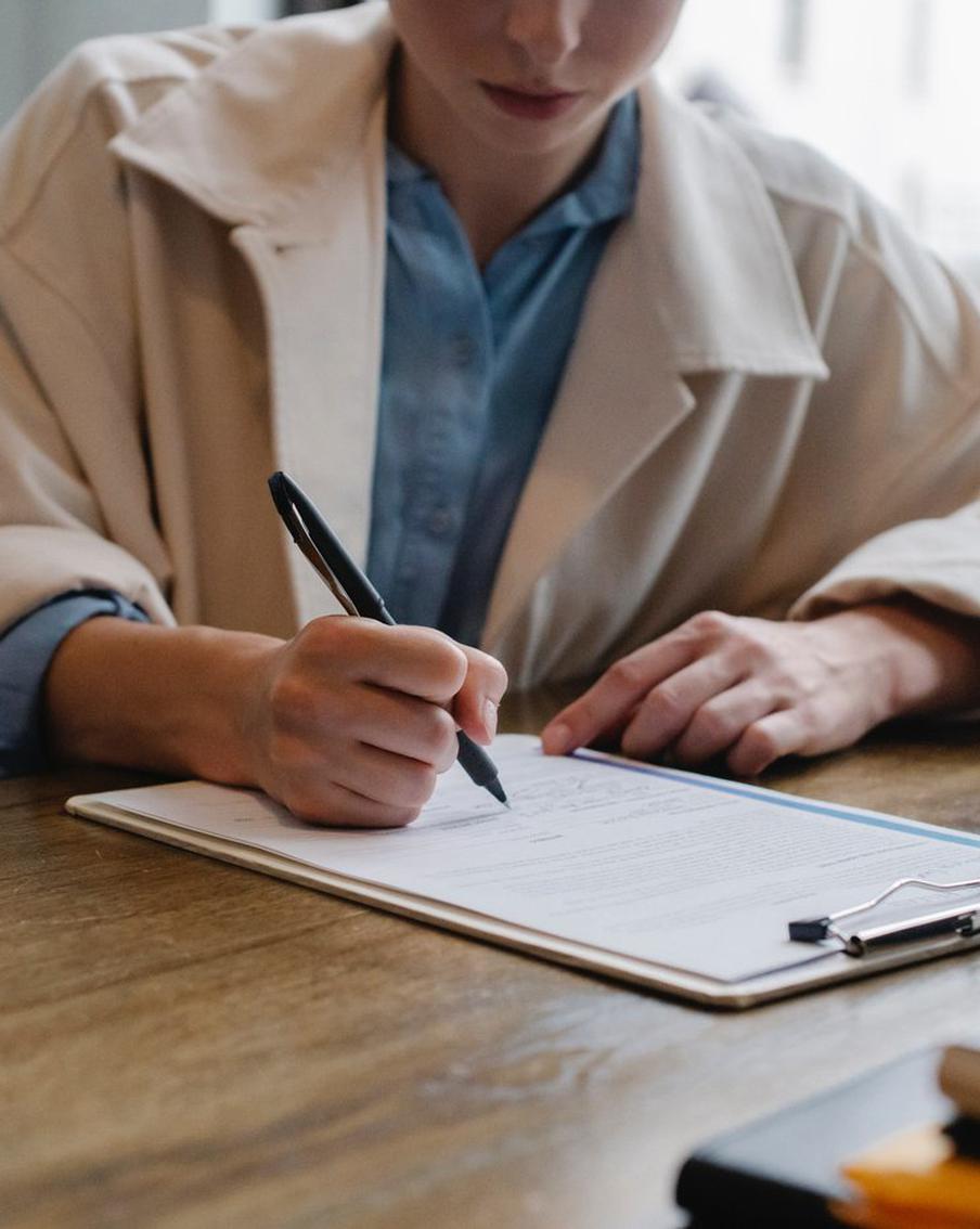 Устраиваемся на работу в условиях кризиса: стоит ли сейчас гнаться за большей зарплатой и возможна ли она