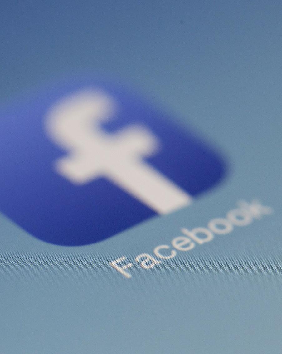 Как сохранять фото и тексты замедленных Facebook и Twitter