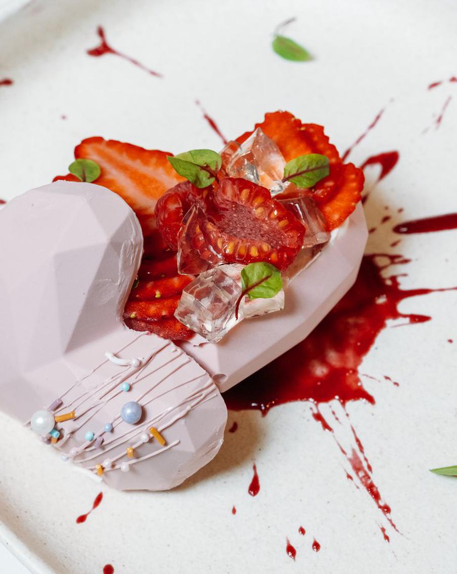 Отвлеките вторую половину от грустных мыслей: Metro предлагает отметить 8 Марта в ресторане