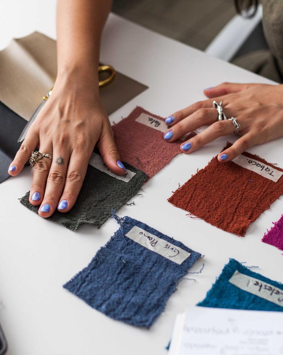 Одни ушли, другие паникуют, третьи ищут выход: что стало с индустрией моды в России в условиях кризиса