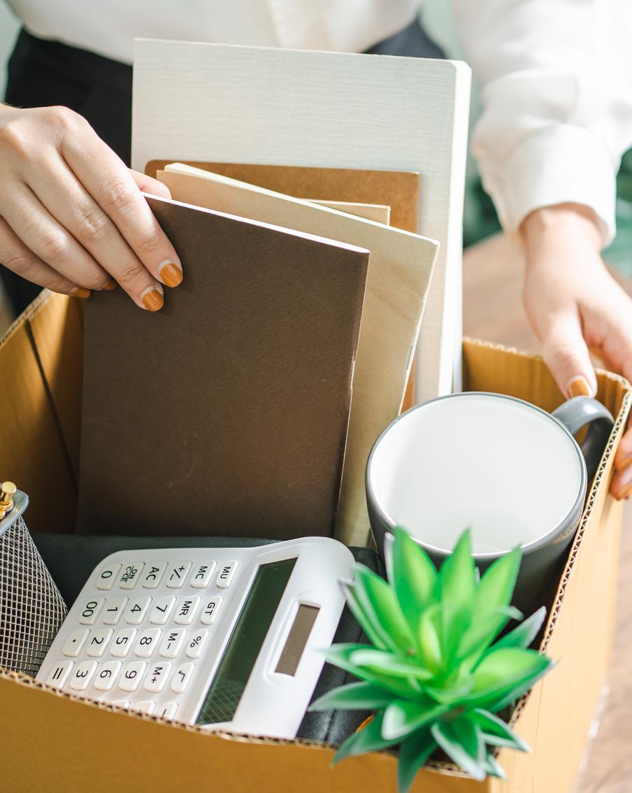 Россияне теряют рабочие места и готовы сменить профессию