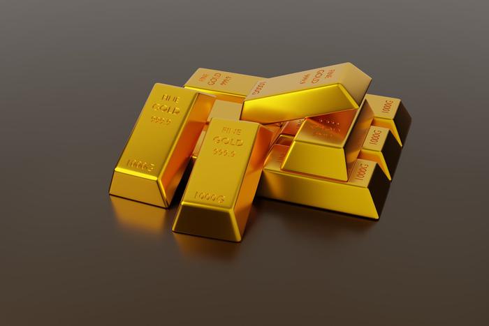 Стоит ли бежать в кризис за золотыми слитками, выяснили у экспертов и аналитиков