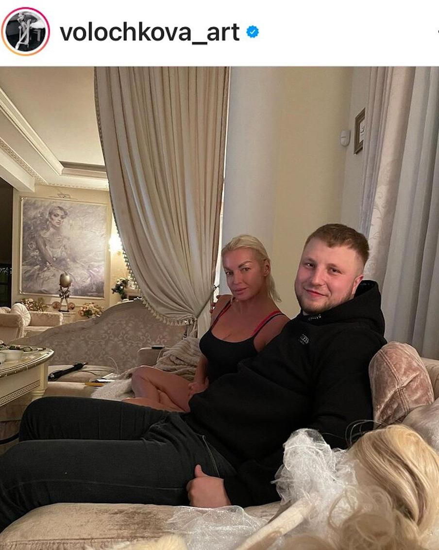 Анастасия Волочкова со своим новым другом ждут вас на других площадках. "Вы меня сами найдёте, потому что без меня вам будет скучно", - шутит балерина.