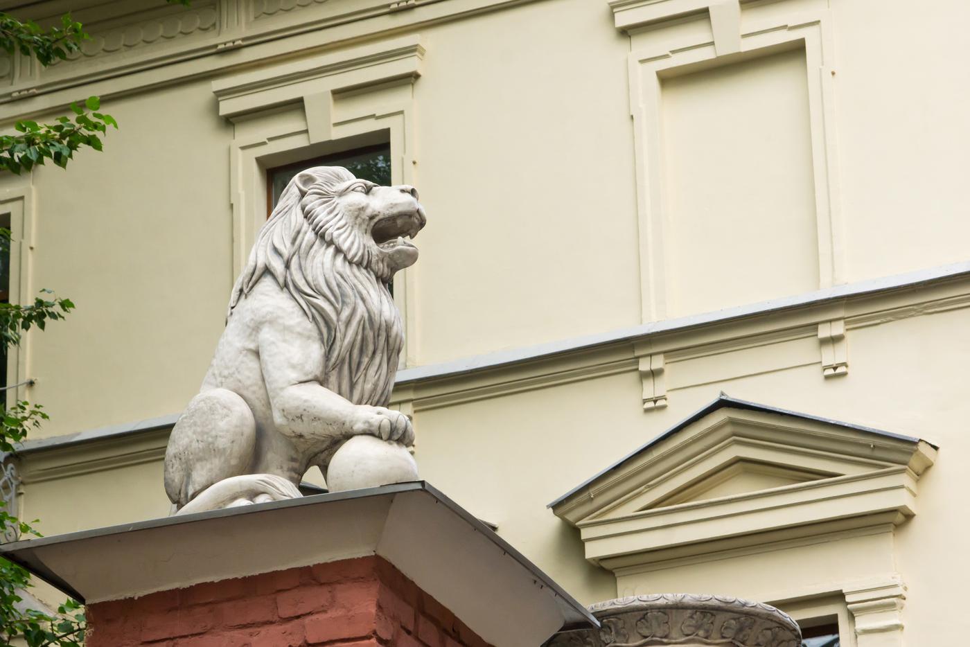 Отель "ЛеонАрт". Ул. Чаплыгина, 2