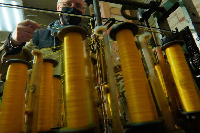 Московские шнурки санкциями не испугать. Metro продолжает рассказывать о столичных предприятиях