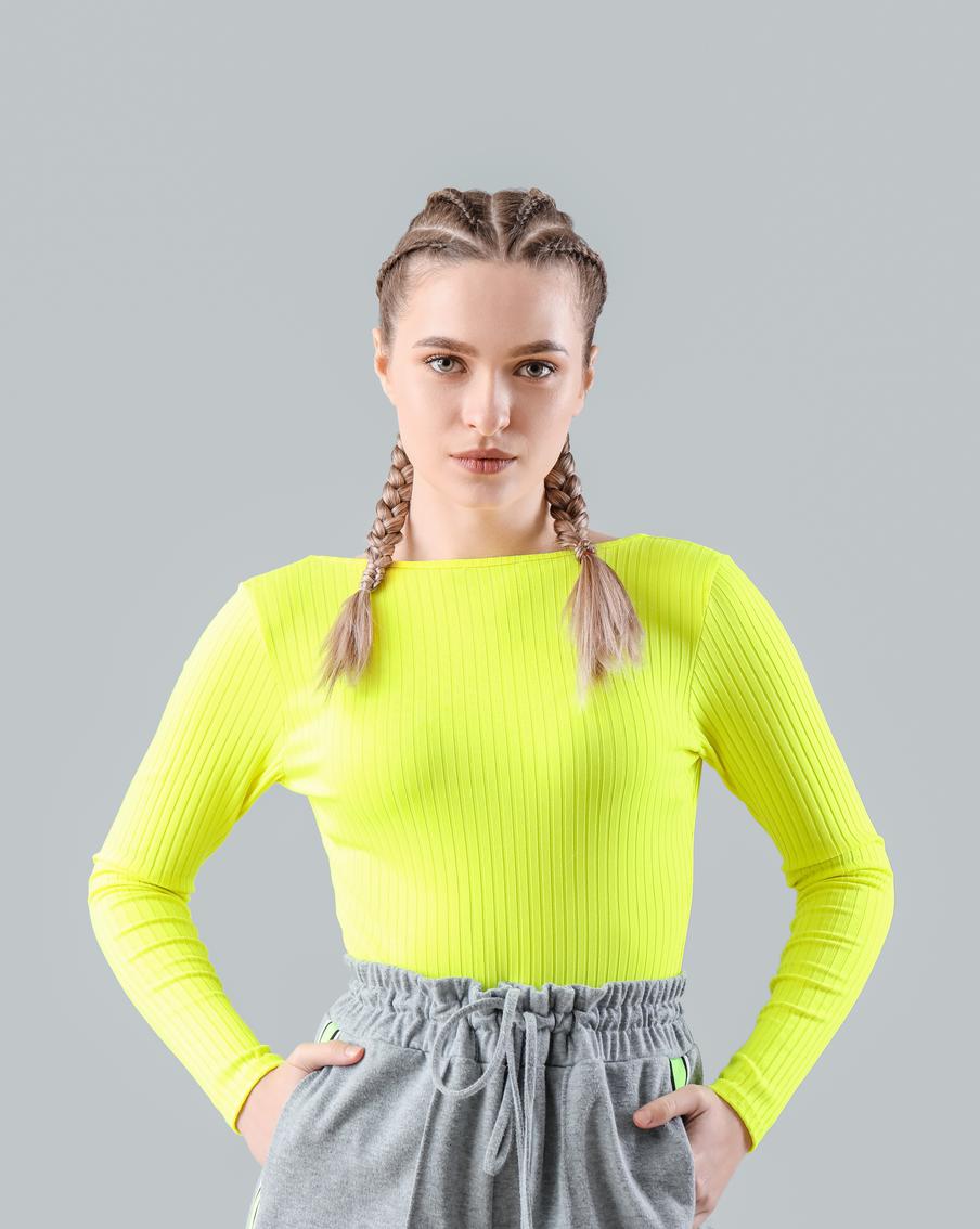 Лёгкие косы, дерзкие локоны, пучок и водопад: 4 простые укладки для коротких волос