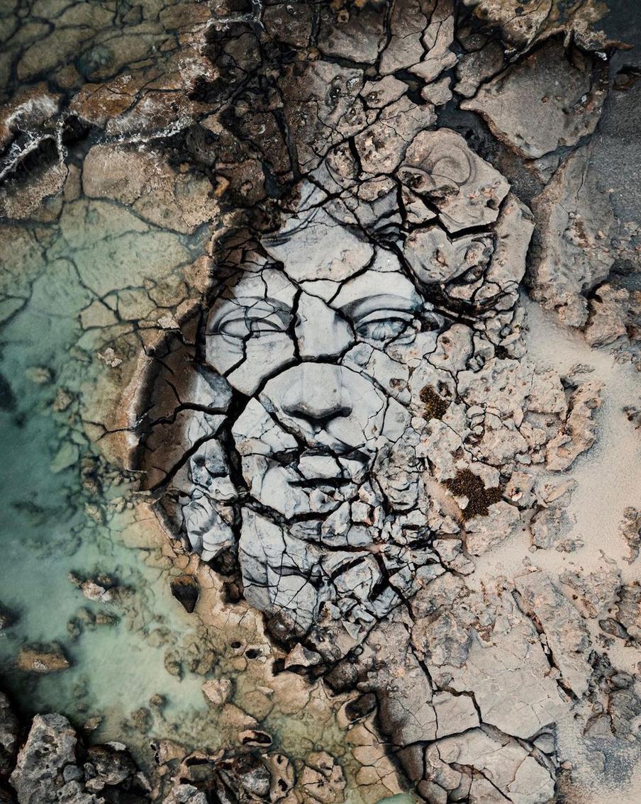 Работа художника Prometheus.