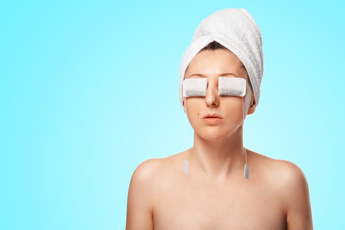 Ухаживайте за кожей вокруг глаз, иначе они покажут, как долго вы сидите перед экраном и мало спите