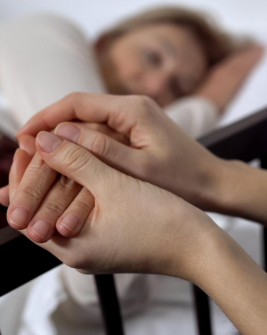 Нужно ли разрешить эвтаназию в России? Выслушали аргументы за и против