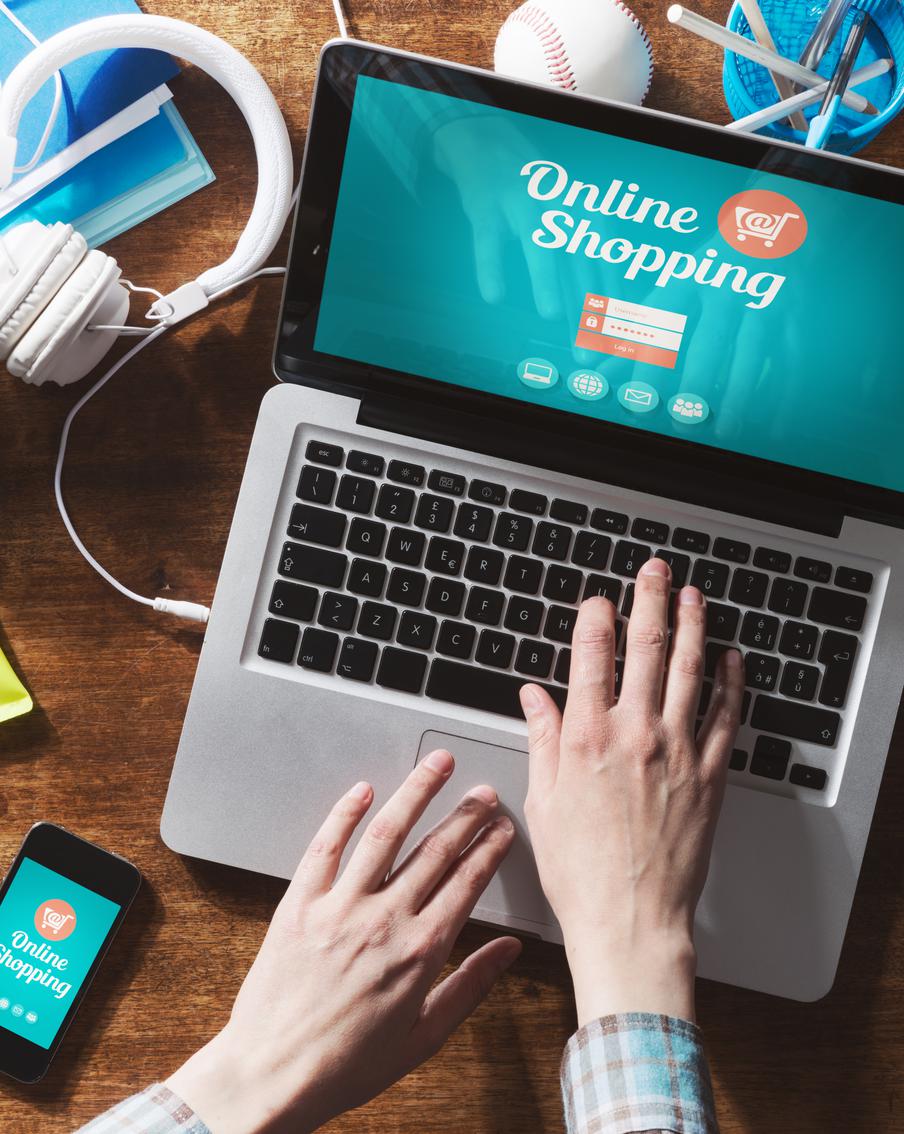 Иностранные онлайн-магазины взяли "в плен" деньги покупателей. Финансовый эксперт и юрист рассказали, что делать ожидающим возврата