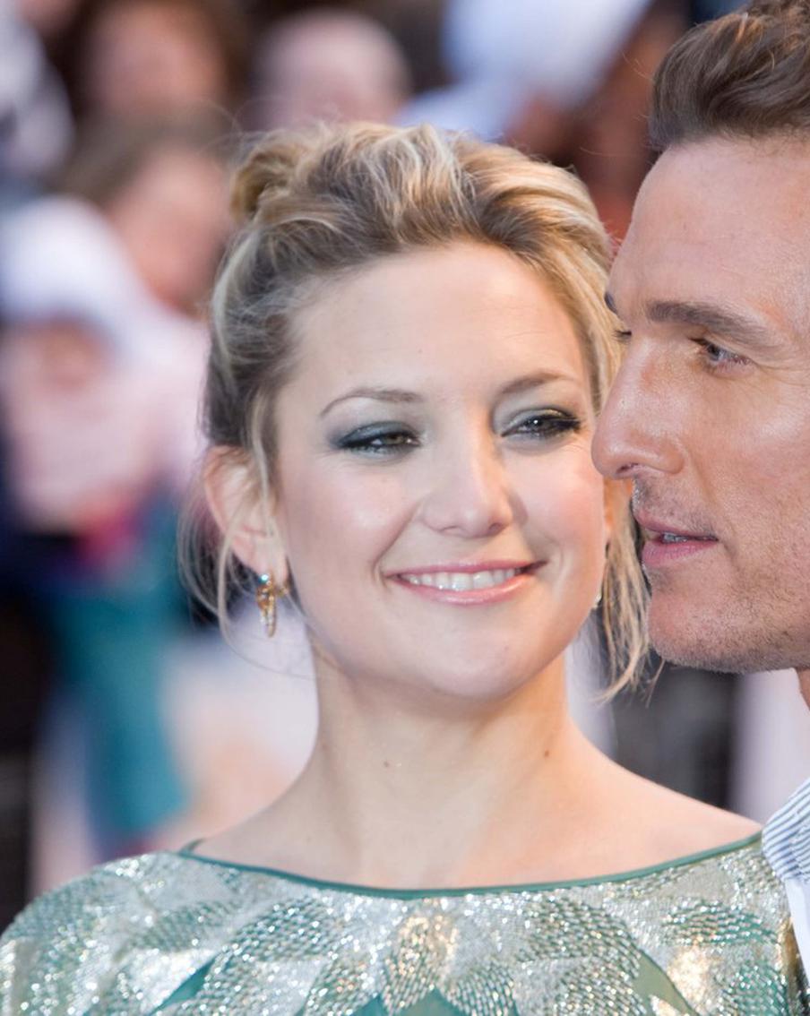 Лопоухость – забавный недостаток, украшающий ребёнка. Взрослому жить с такой особенностью непросто