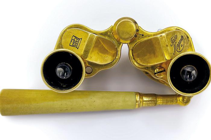 Через какие приборы смотрели на сцену театралы разных эпох и стран