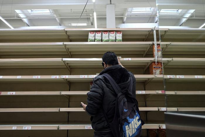 Из магазинов в Европе исчезают продукты, а немцы против отключения от российского газа