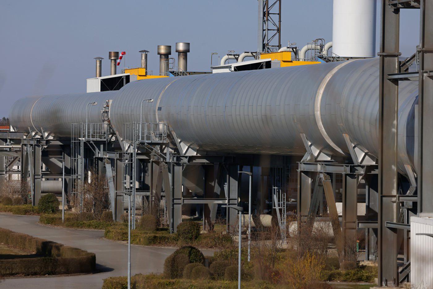 Европа пытается выйти на нового газового гиганта и не хочет делиться танками с Киевом